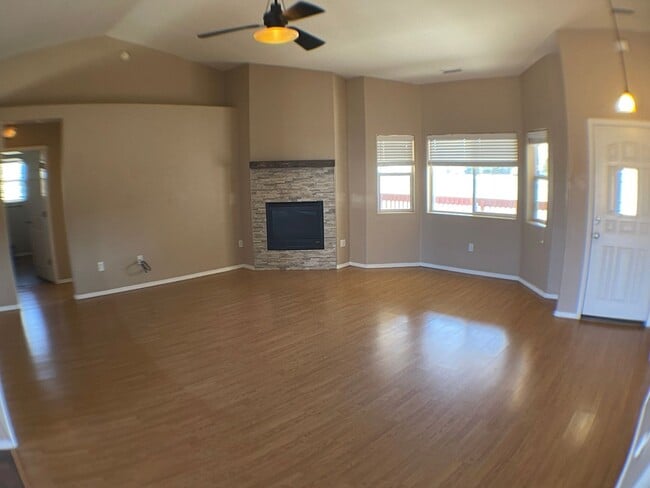 Building Photo - Spacious Single-Level Home in Desirable Do...