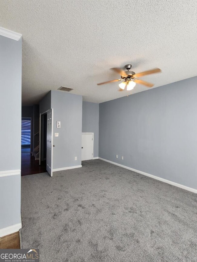 Building Photo - 221 Shenandoah Dr
