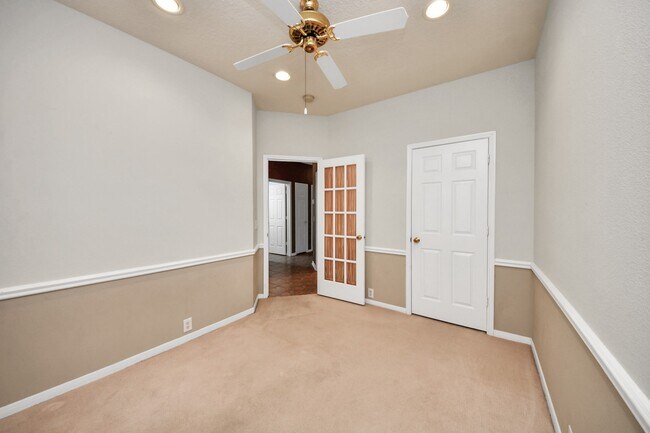 Foto del edificio - 7310 Whistle Ct