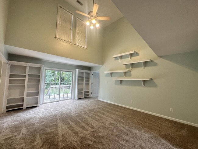 Foto del edificio - 212 Riverbend Rd