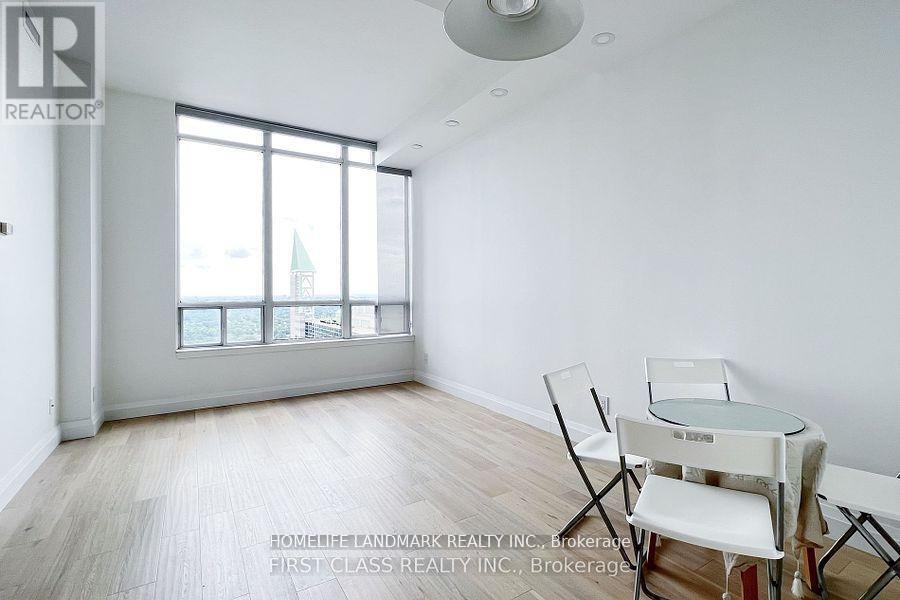 Photo principale - 8-PH308 Hillcrest Ave