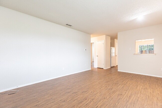 Foto del edificio - 323 W William Cannon Dr