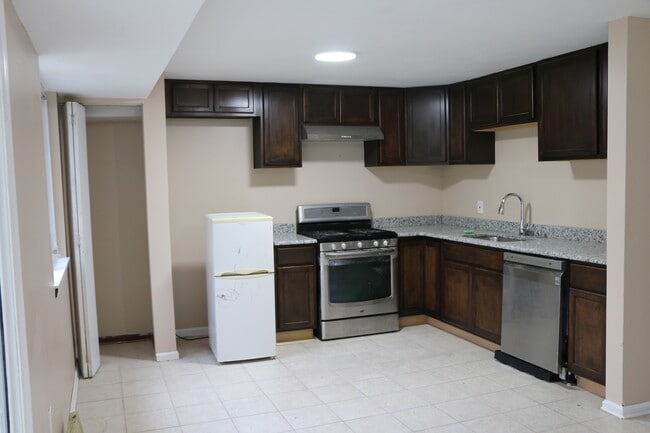 Building Photo - 150 Marin Dr