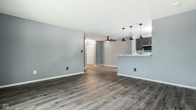 Foto del edificio - 4351 Village Pkwy Cir W