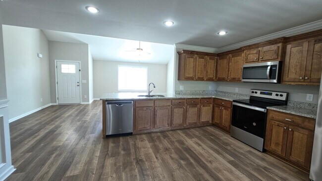 Foto del edificio - 588 Brushwood Dr