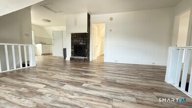Building Photo - 84 Alcove St