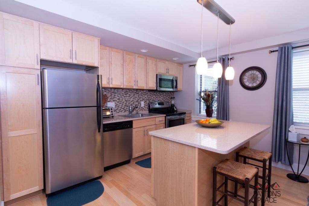 Primary Photo - 212 Oakwood St SE #113
