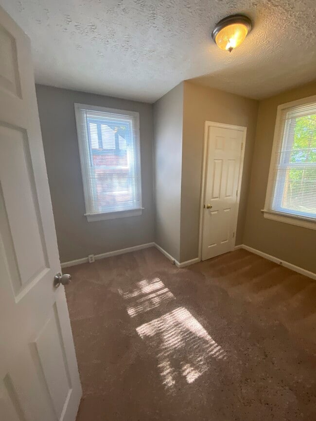 Building Photo - 5951 Leffingwell Ave