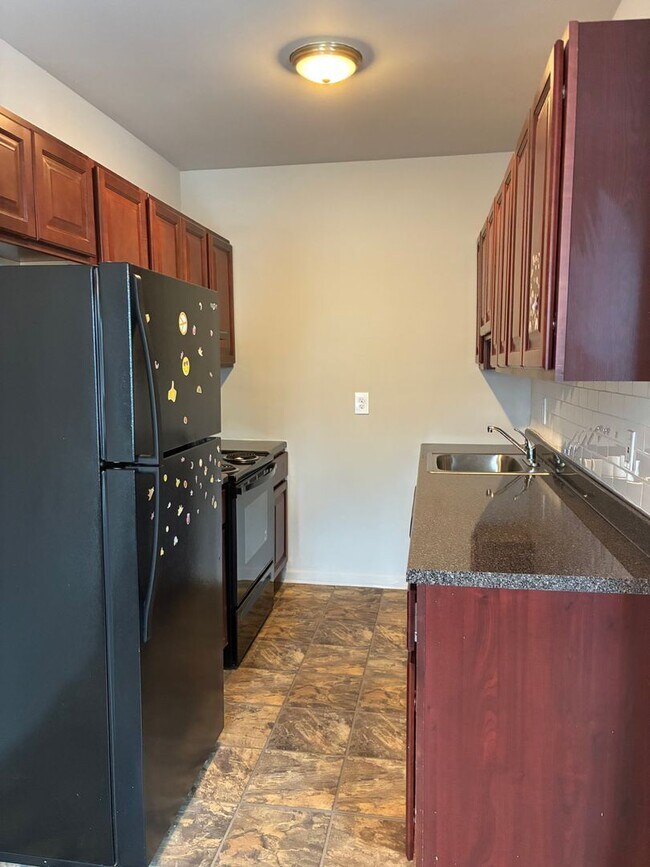 Building Photo - Marshal House Apartments - 210 1 Bed