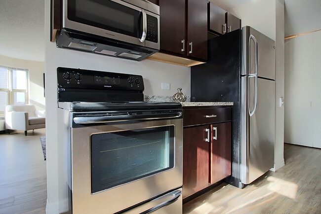 Building Photo - 38 W Chestnut St