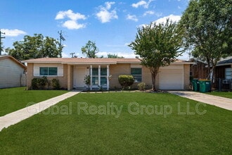 Building Photo - 121 Rosewood Dr