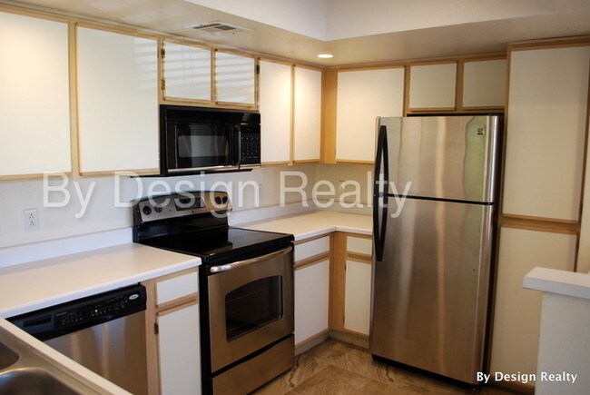 Building Photo - Gated Catalina Foothills 2 Bed 2 Bath Condo