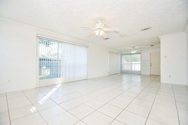Foto del edificio - 12311 Grove Meadow Dr