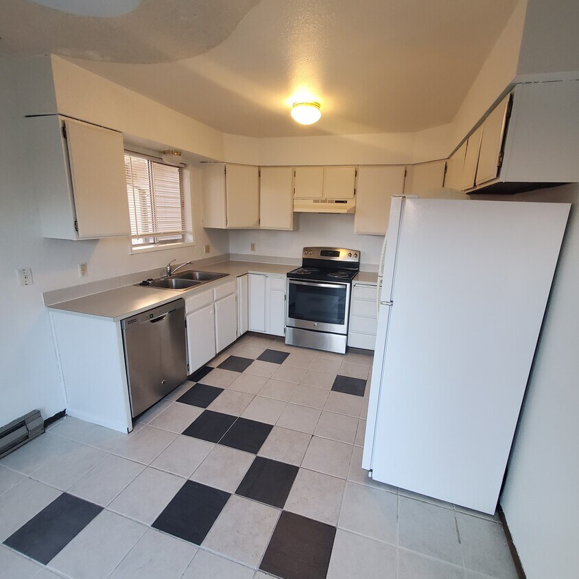 Primary Photo - 1232 E 3rd St