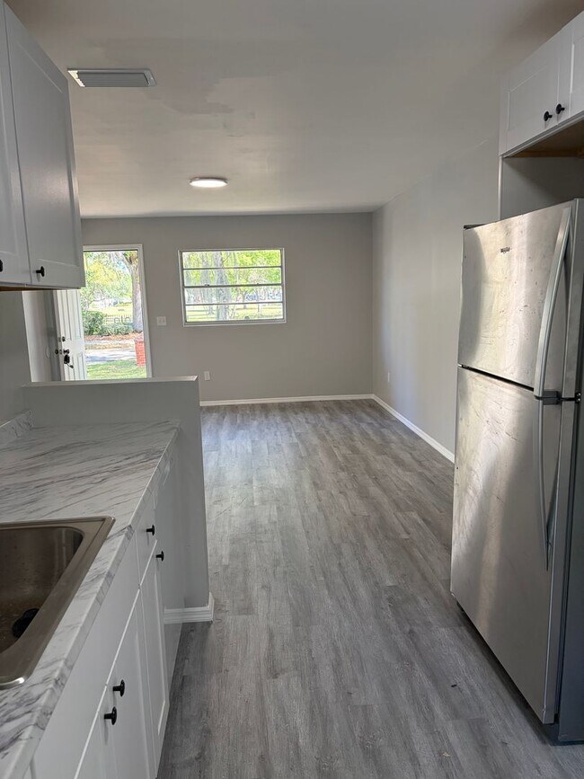 Foto del edificio - Newly Renovated 2 Bedroom Duplex in Maitland Available Now! Modern Finishes!