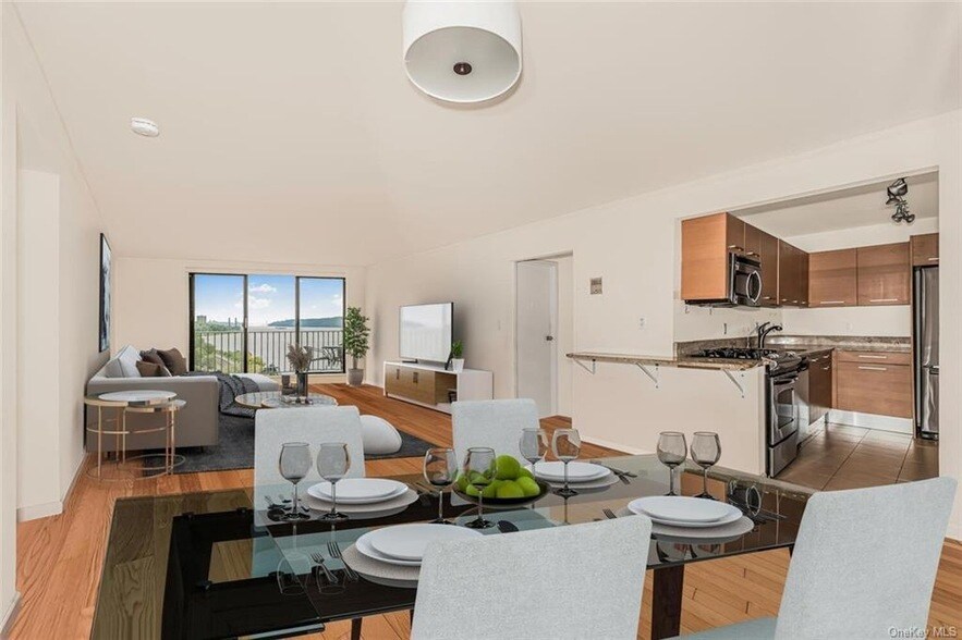 Foto principal - 1155 Warburton Avenue Unit 9R