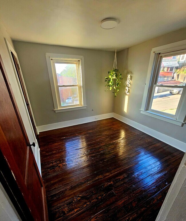 Foto del edificio - 505-507-507 Russellwood Ave