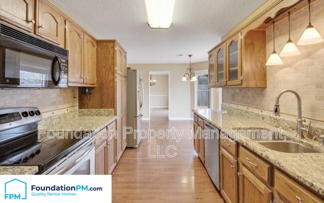 Building Photo - 300 Mysen Dr