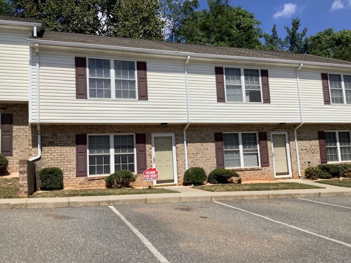 2 BR 2.5 BTH Townhouse off Wards Ferry Rd - 2 BR 2.5 BTH Townhouse off Wards Ferry Rd