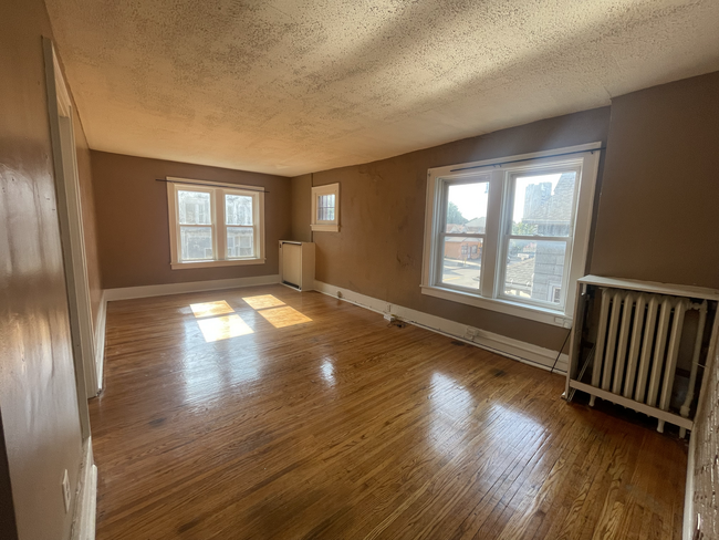 Living Room - 1038 Clinton Ave S