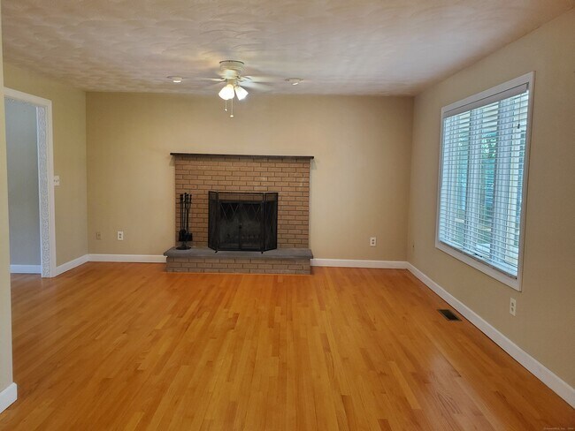Foto del edificio - 257 Parker Bridge Rd