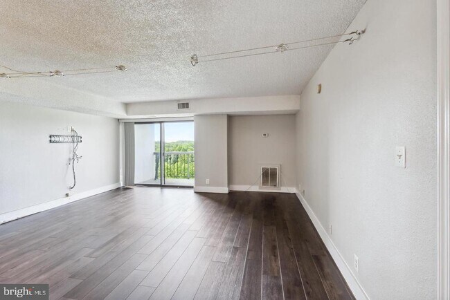 Foto del edificio - 3800 Powell Ln
