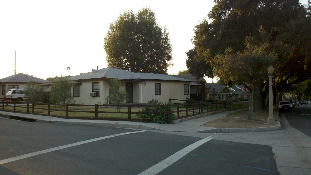 Foto principal - 613 W 9th St
