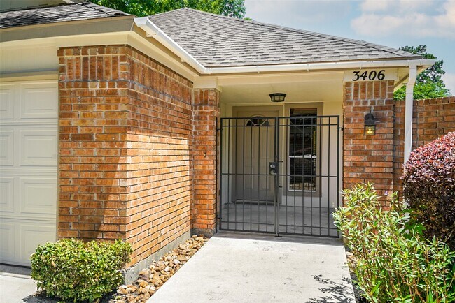 Foto del edificio - 3406 Cape Forest Dr