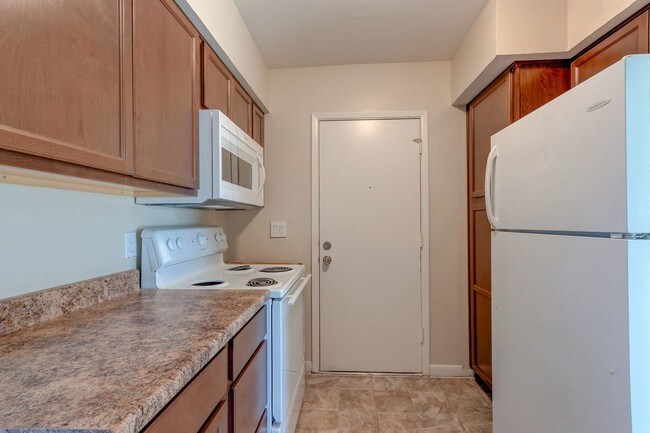 Building Photo - 3653 W Cavalier Dr