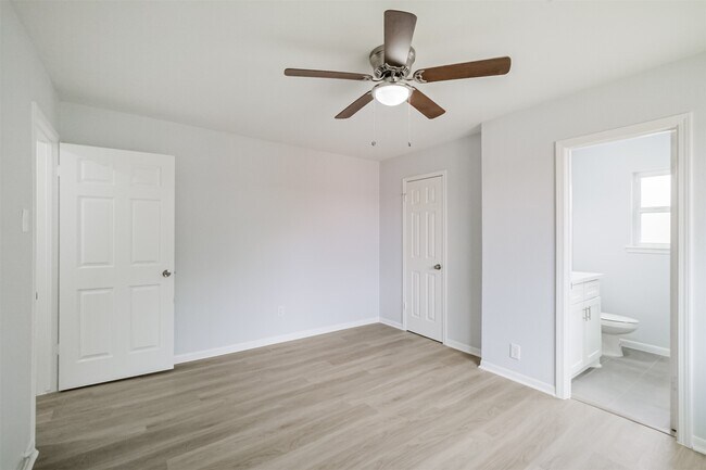 Building Photo - 4314 Woodmont Dr