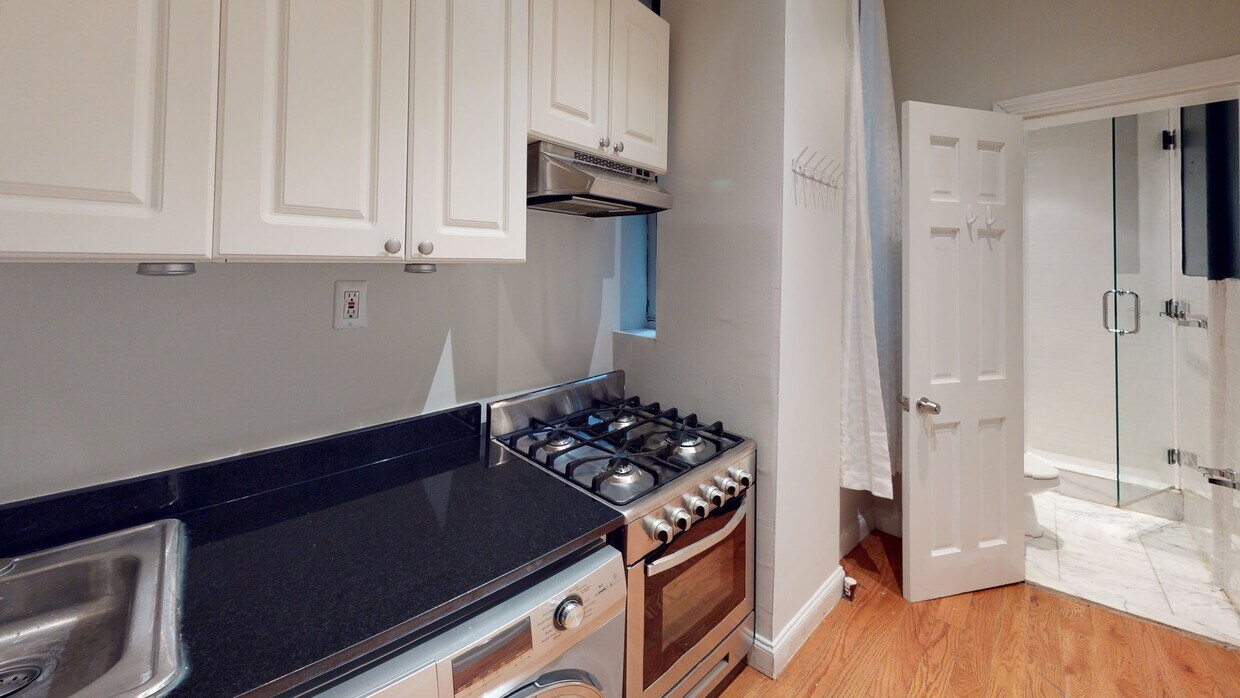Photo - 715 E 5th St Apartment