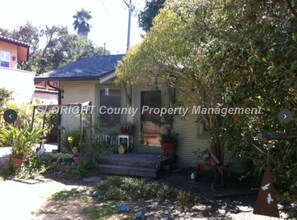 Building Photo - 665 Islay St