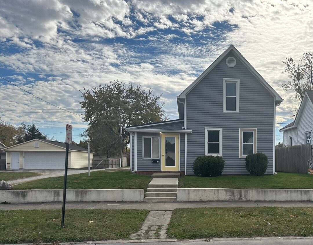 Primary Photo - 2415 S A St