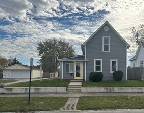 Building Photo - 2415 S A St