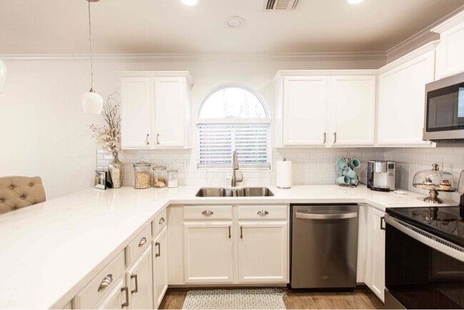 Building Photo - 15550 N Frank Lloyd Wright Blvd