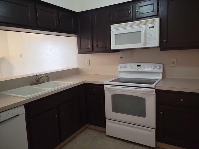 Building Photo - 12755 Mill Ridge Dr