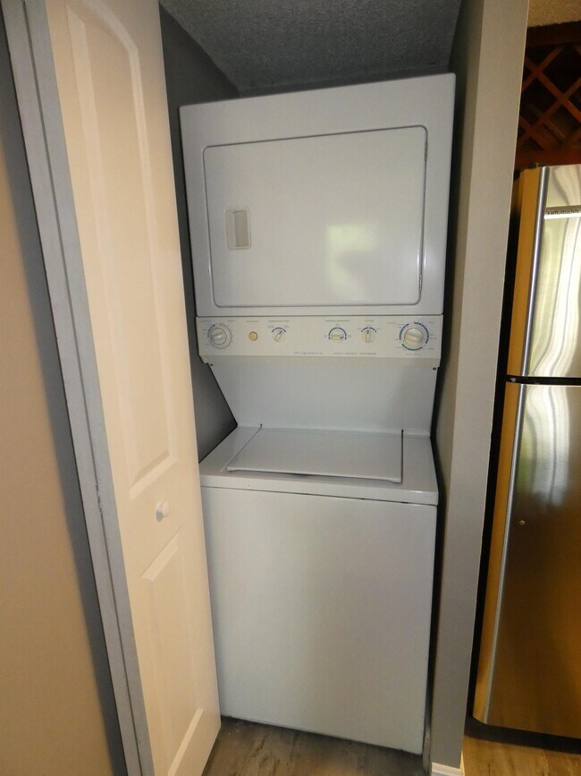 Foto del edificio - 5740 Rock Island Rd