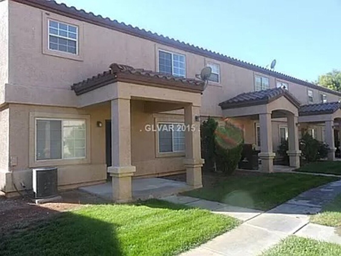 Building Photo - TOWN HOME FOR RENT