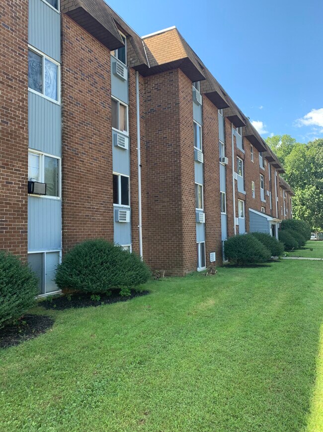 Foto del edificio - 1025 Old Colony Rd