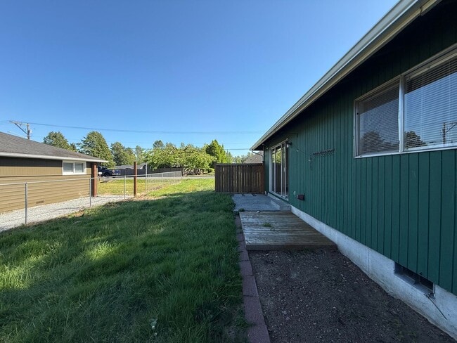 Building Photo - 409 - Palmer