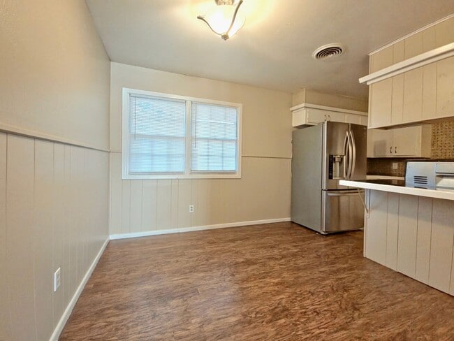 Building Photo - Lock in Today’s Rent for 2 Full Years! Affordable 3-Bedroom in the Heart of Lubbock’s Medical Dis...