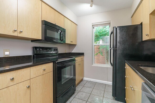 Building Photo - 945 Quay Ave