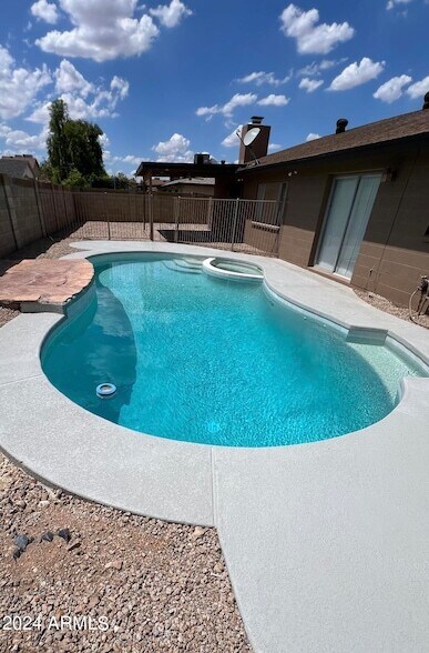 Foto del edificio - 7301 W Canterbury Dr