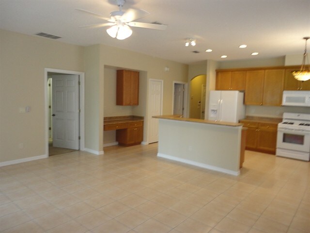 Building Photo - 13450 Sunkiss Loop