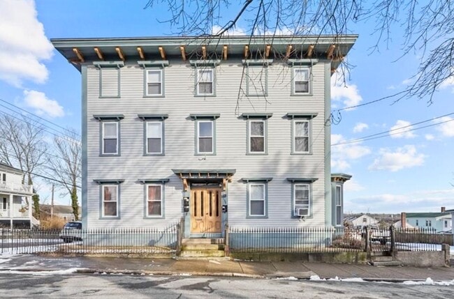 Building Photo - 154 Peirce St