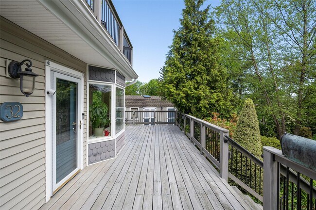 Building Photo - 32 Crescent Dr