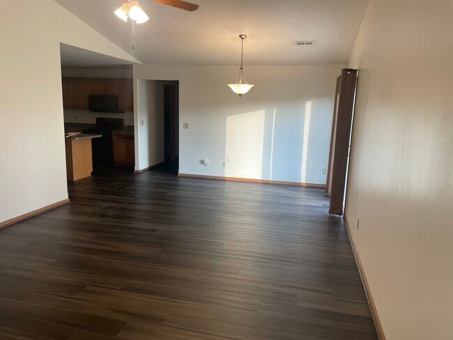 Foto del edificio - 2719 Buttonwood Dr