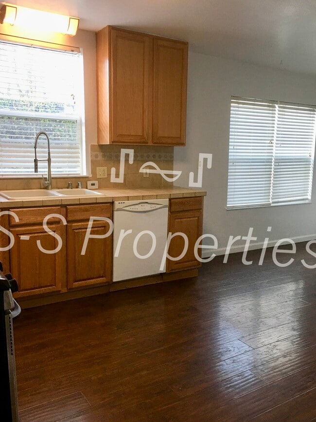 kitchen - 1929 Larkin Way