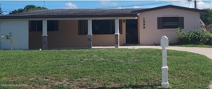 Building Photo - 1393 Stanley Dr
