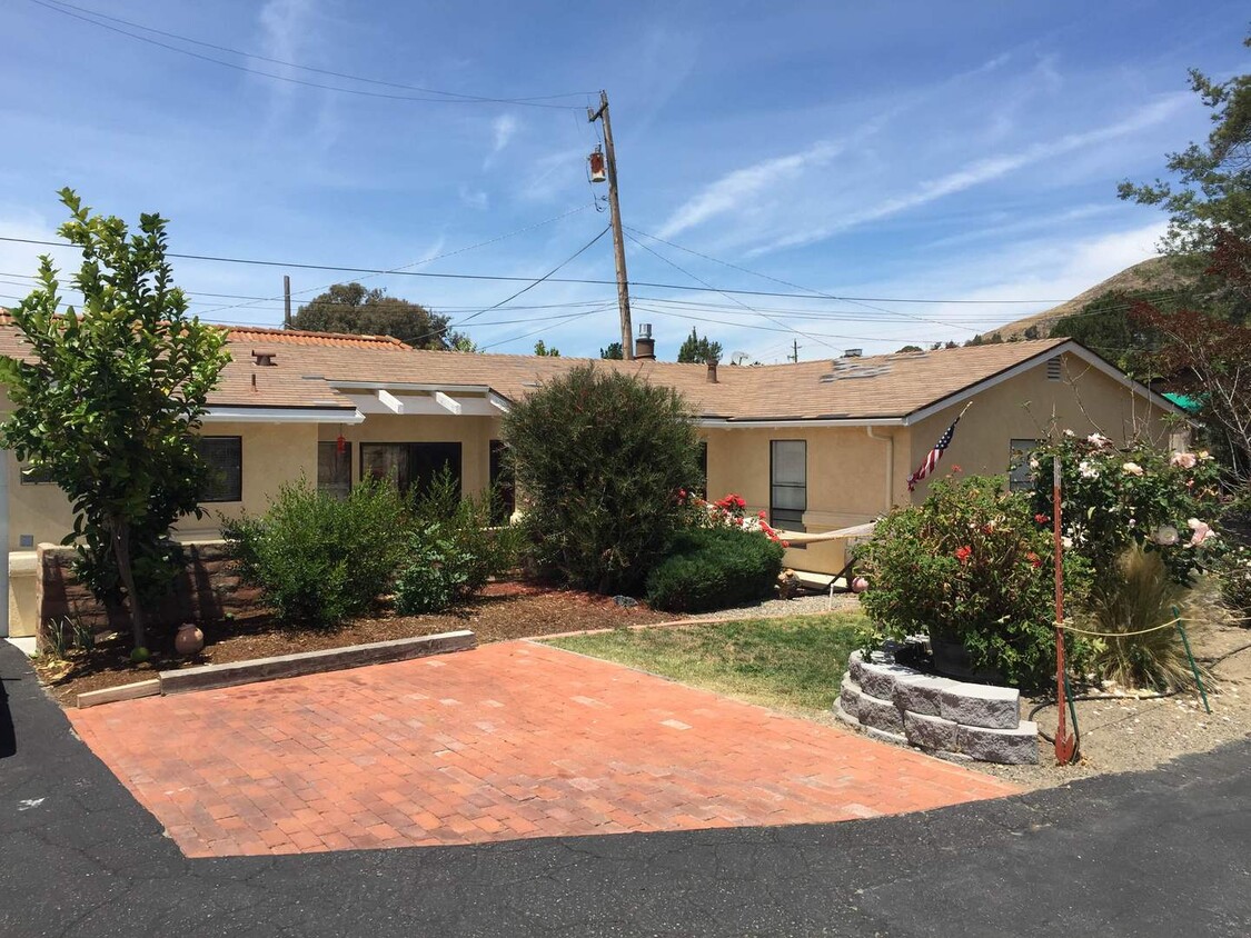 Primary Photo - AVAILABLE AUGUST - SLO Home Near French Ho...